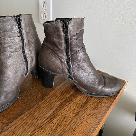 Grey boots - Picture 2 of 4